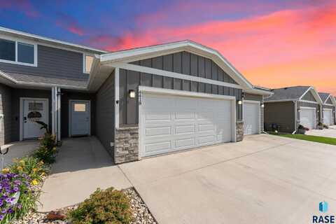 4418 E Whisper Ridge Pl, Sioux Falls, SD 57108