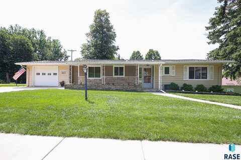 1025 3rd St, Garretson, SD 57030