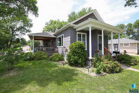 801 N Vermont Ave, Dell Rapids, SD 57022
