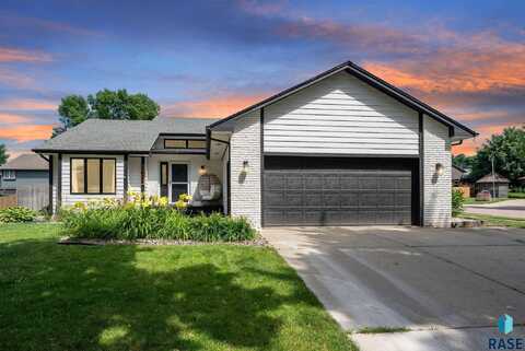 3624 S Matthew Dr, Sioux Falls, SD 57103