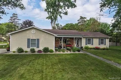 6242 Bedford Avenue, Grand Blanc, MI 48507