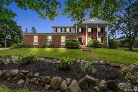 2403 Red Maple Court, Troy, MI 48098