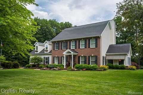 7668 Hunters Pointe, Brighton, MI 48116