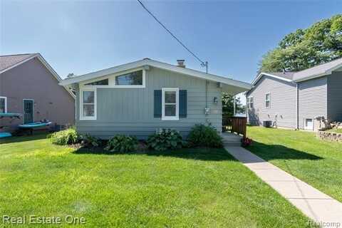 8856 Charbane Avenue, White Lake, MI 48386