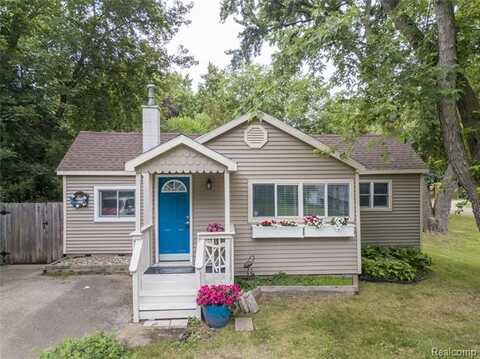 3110 Brisbane Street, Walled Lake, MI 48390