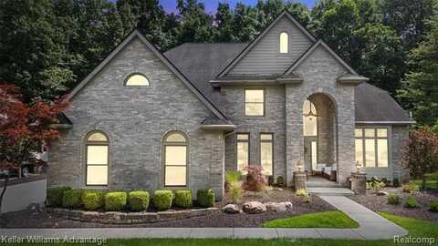 7177 S Oak Court W, West Bloomfield, MI 48323