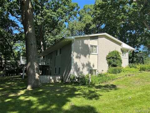 4230 Wendell Road, West Bloomfield, MI 48323