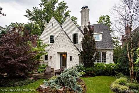 26008 Pembroke Road, Huntington Woods, MI 48070