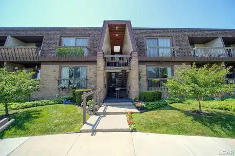 710 Lakeshire 203E, Adrian, MI 49221