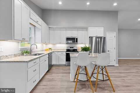 5 RIVER OAK DR, STAUNTON, VA 24401
