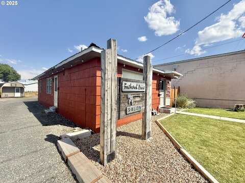 173 N CANYON BLVD, John Day, OR 97845