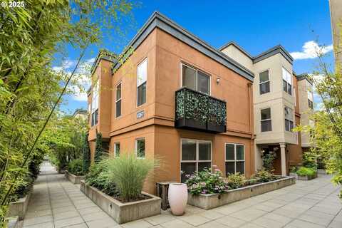6267 NE CARILLION DR, Hillsboro, OR 97124
