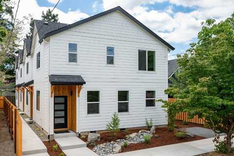 8352 NE Holladay ST, Portland, OR 97220