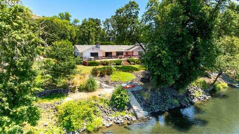 1036 ECHO DR, Roseburg, OR 97470