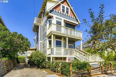 6817 NE 7TH AVE, Portland, OR 97211