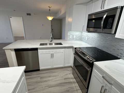 180 Yacht Club 104 Way, Hypoluxo, FL 33462