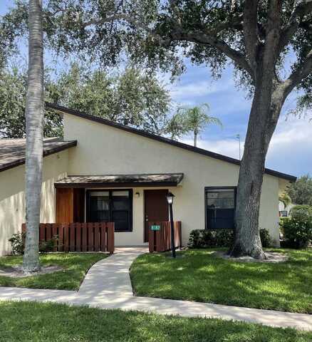 8182 SE Villa Way, Hobe Sound, FL 33455