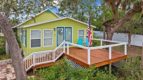 915 Riverside Dr, Steinhatchee, FL 32359