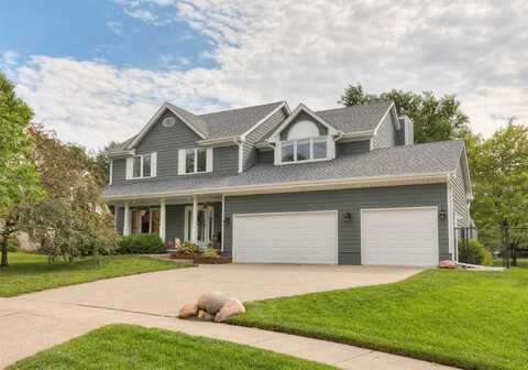 5526 Kensington Circle, Johnston, IA 50131