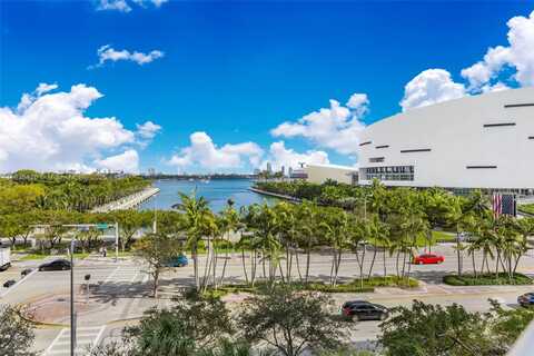 888 Biscayne Blvd, Miami, FL 33132