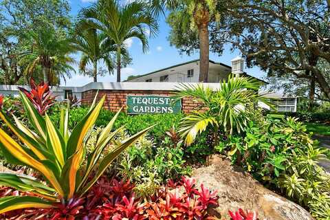 4 Westwood Avenue, Tequesta, FL 33469