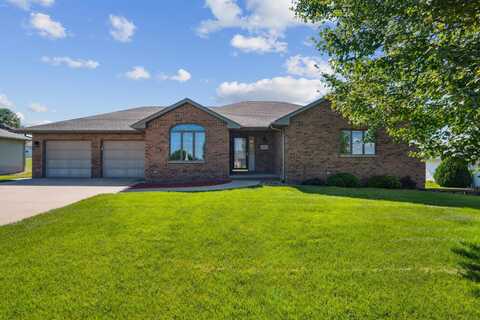 404 Superior St, Farley, IA 52046