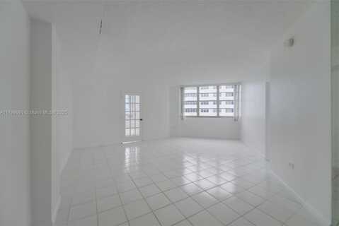 801 Brickell Bay Dr, Miami, FL 33131