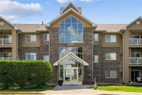1321 Lake Drive W, Chanhassen, MN 55317