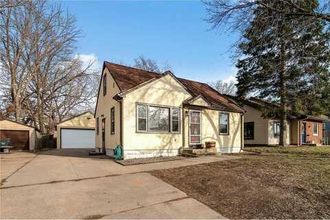 2074 McKnight Road N, North Saint Paul, MN 55109