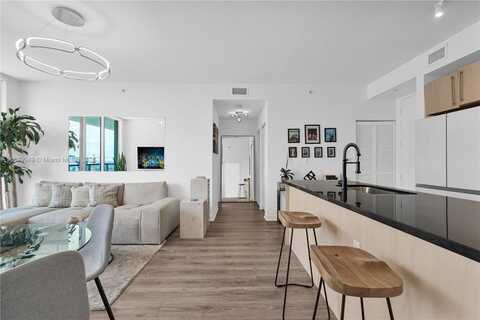 1111 SW 1st Ave, Miami, FL 33130