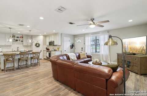 503 Mockingbird, Devine, TX 78016