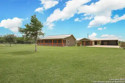 891 Hopkinsville Rd, Cuero, TX 77954