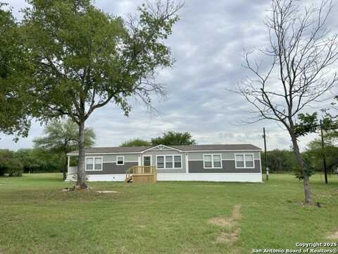 350 County Road 6752, Devine, TX 78016