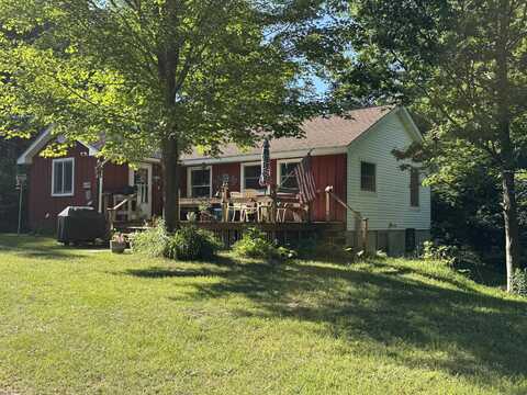 N14157 Ellen ST, Grand Marais, MI 49839