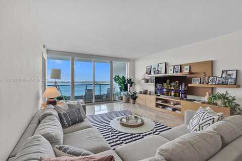 1331 Brickell Bay Dr, Miami, FL 33131