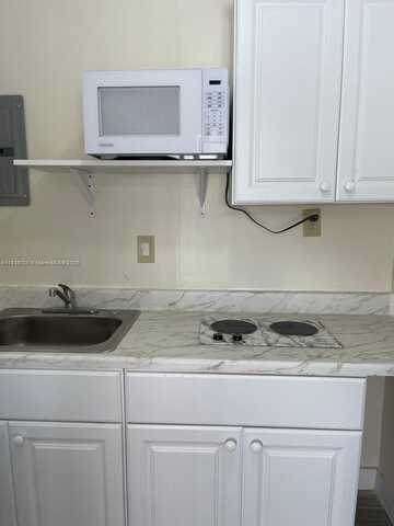 2215 Mayo St, Hollywood, FL 33020