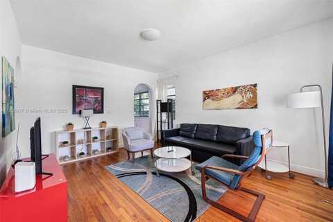 220 Beacom Blvd, Miami, FL 33135