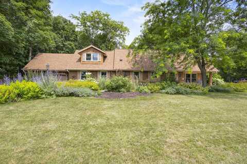 S56w23606 Maplewood Terrace, Waukesha, WI 53189