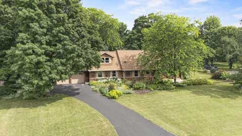 S56w23606 Maplewood Terrace, Waukesha, WI 53189