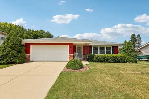 1213 River Park Cir, Mukwonago, WI 53149