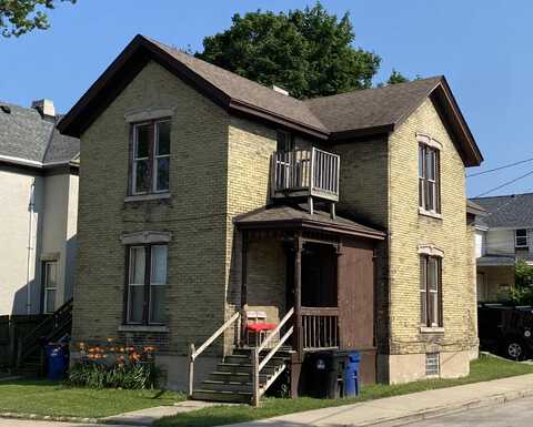 1011 10th St, Racine, WI 53403