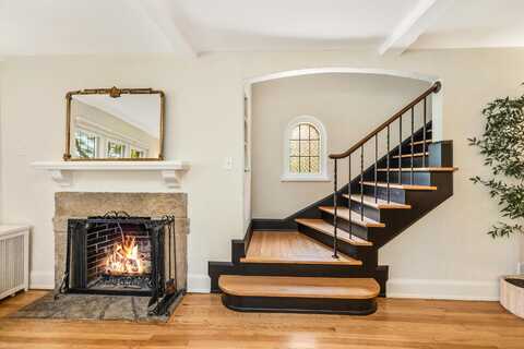 820 E Lake Forest Ave, Whitefish Bay, WI 53217