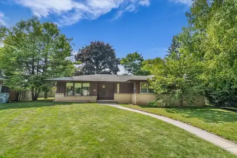 8630 W Peck Ct, Milwaukee, WI 53225
