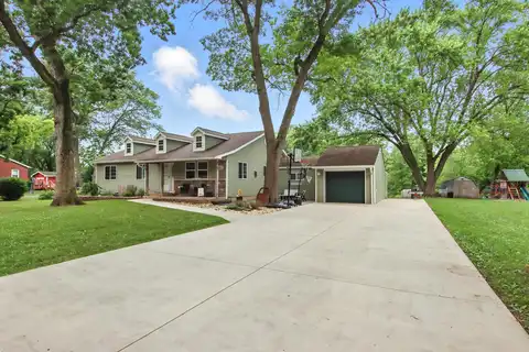 521 S 6th St, Silver Lake, WI 53170