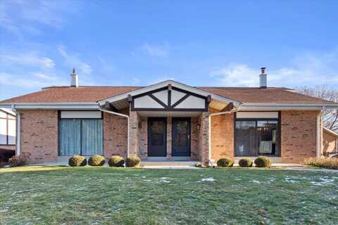 W54n107 McKinley Ct, Cedarburg, WI 53012