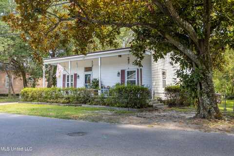 1204 Porter Avenue, Ocean Springs, MS 39564