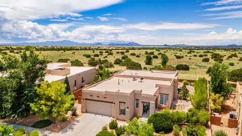 40 Via Punto Nuevo, Santa Fe, NM 87508