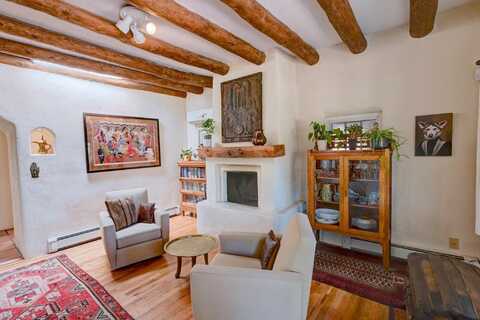 227 Artist Road, Santa Fe, NM 87501