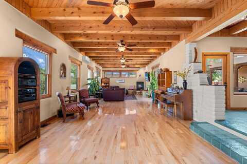 704 TYLER Road NW, Los Ranchos, NM 87107
