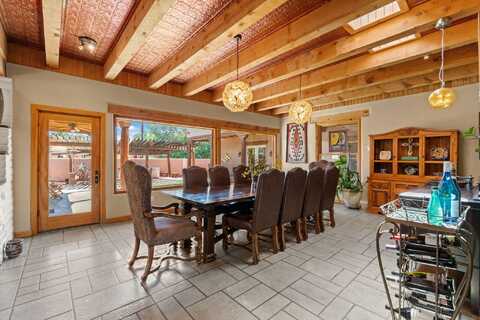 704 TYLER Road NW, Los Ranchos, NM 87107